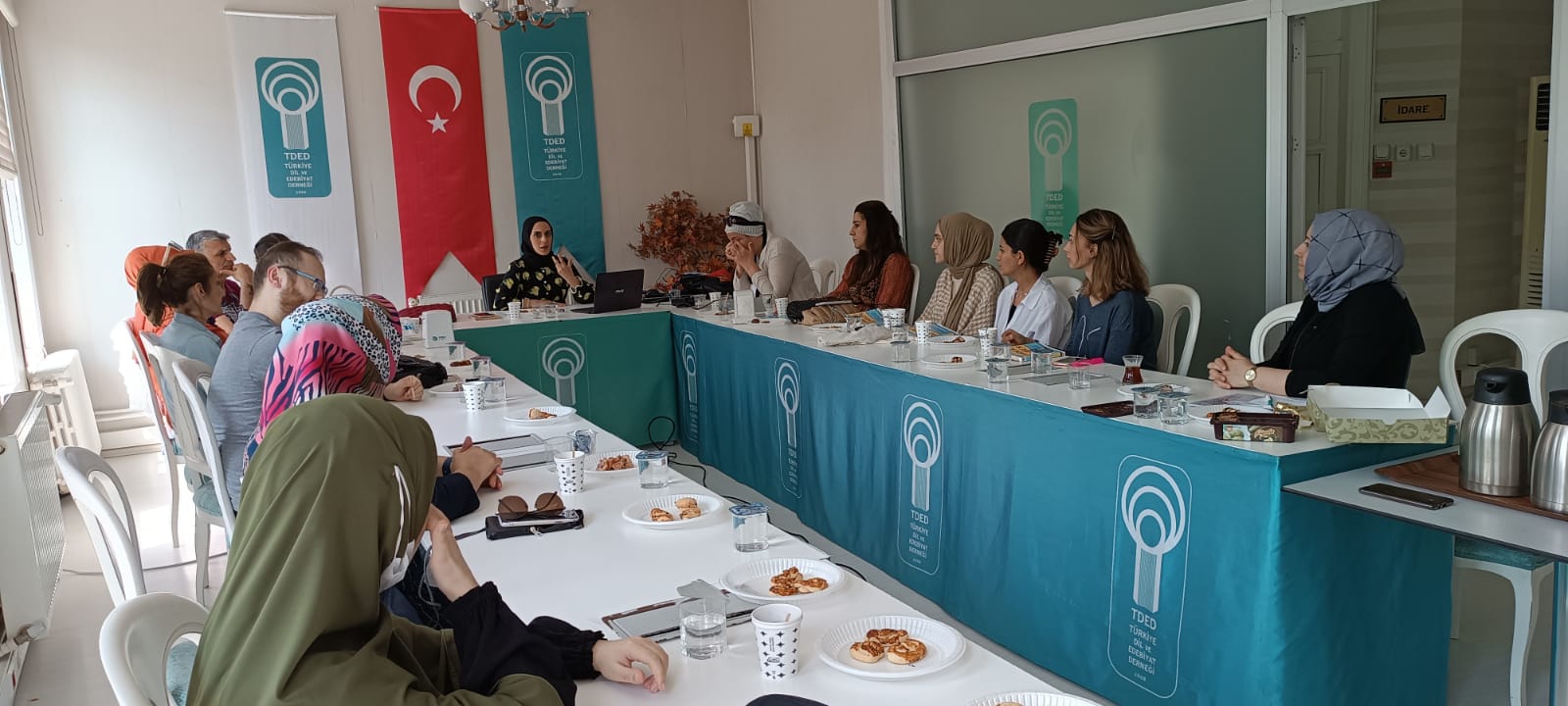 Psikolog Beyza Türkmen TDED büyük salon semineri — grup eğitim etkinliği